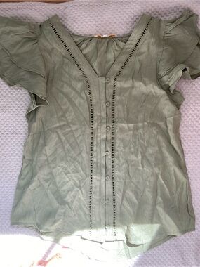 Light Olive Green Flutter Sleeve Button-Front Women’s Top